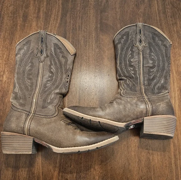 Cowboy Boots - Picture 6 of 8